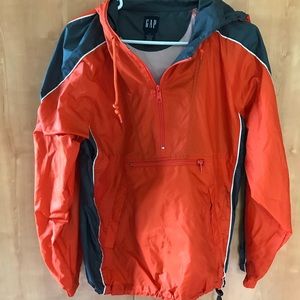Size small wind breaker